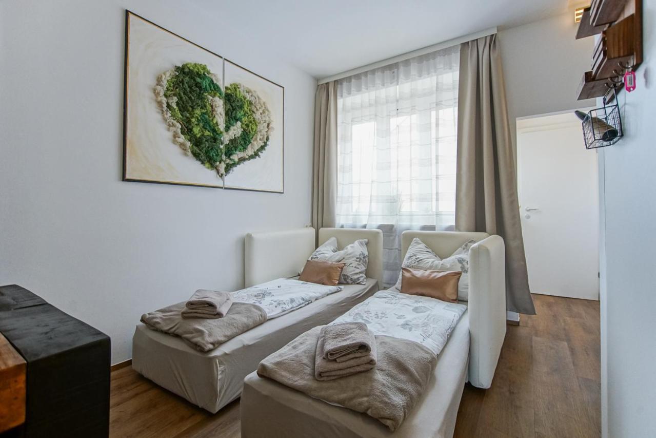 Auszeit Steiraland 8 Mit Ueberdachten Balkon Und Parkplatz 莱奥本 外观 照片